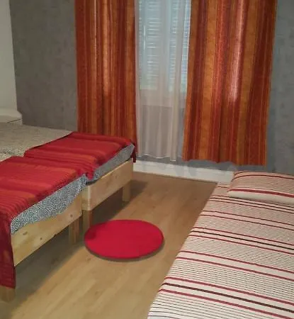 Apartment Beau F3, Renove, Calme, En Plein Centre De Nimes