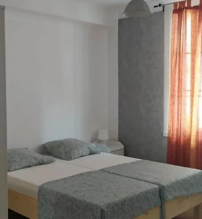 Beau F3, Renove, Calme, En Plein Centre De 님