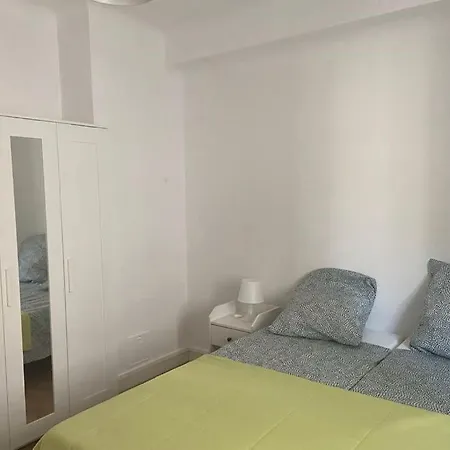Apartment Beau F3, Renove, Calme, En Plein Centre De Nimes