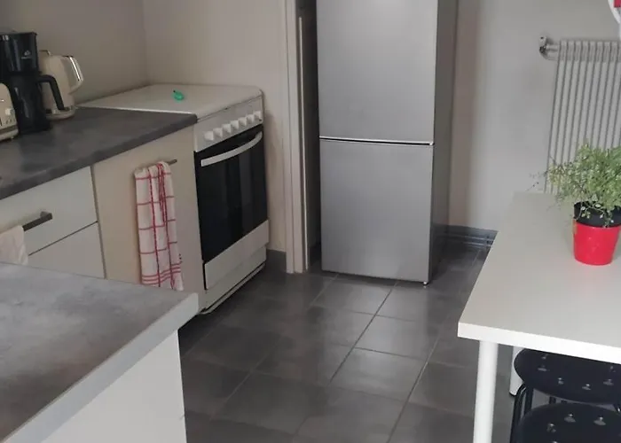 Beau F3, Renove, Calme, En Plein Centre De * نيم