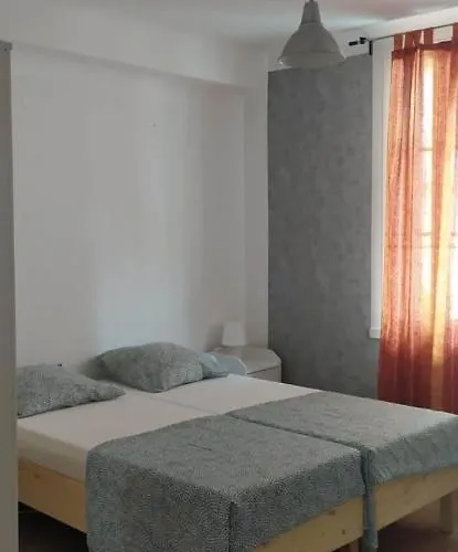 Beau F3, Renove, Calme, En Plein Centre De نيم