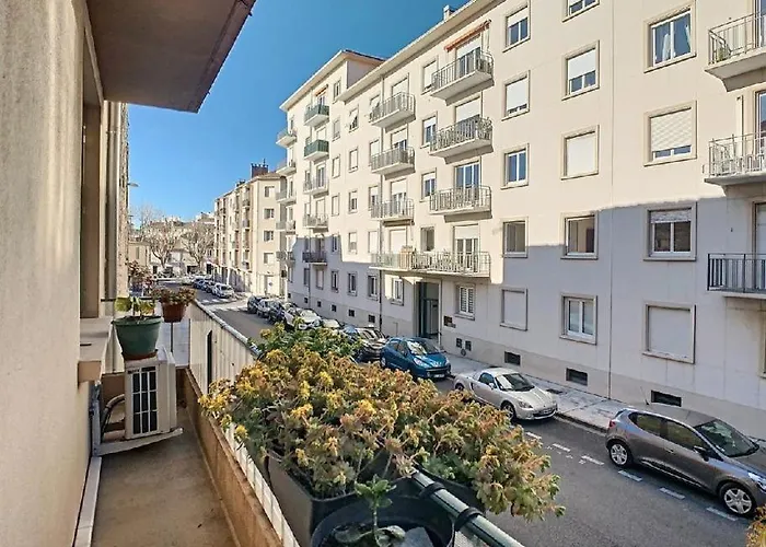 Beau F3, Renove, Calme, En Plein Centre De شقة