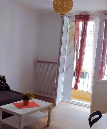 شقة Beau F3, Renove, Calme, En Plein Centre De نيم